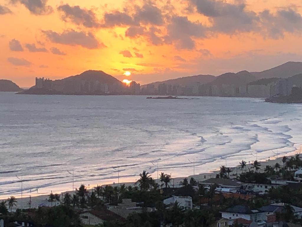 Maravilhoso Apartamento Vista Mar Enseada 瓜鲁雅 外观 照片