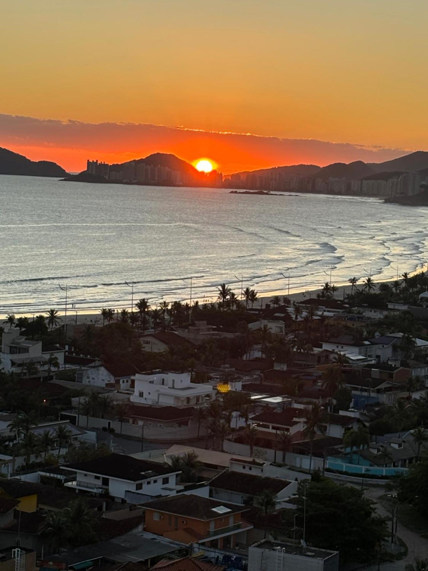 Maravilhoso Apartamento Vista Mar Enseada 瓜鲁雅 外观 照片